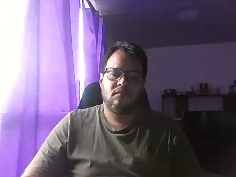 Snapshot of Alpha-Bear chatting on 09/25/25, 06:55 Alpha-Bear online show from 09/25/25, 06:55
