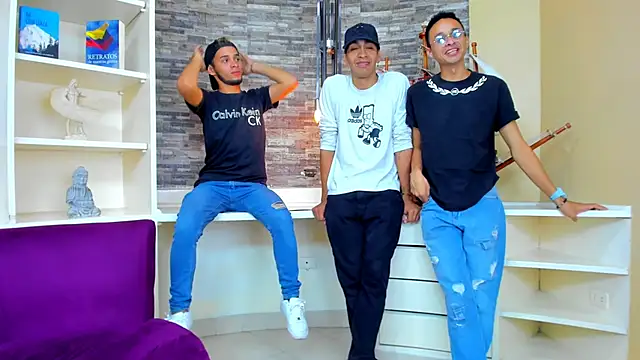 Juicy Creww online show from 09/15/25, 12:27