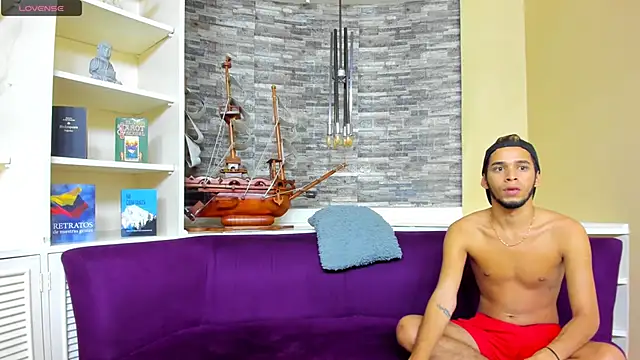 Juicy Creww online show from 10/03/25, 09:28