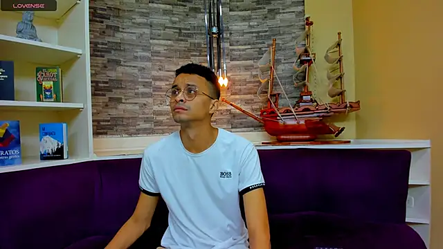 Juicy Creww online show from 10/04/25, 11:08