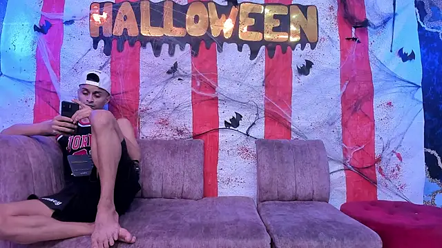 Juicy Creww online show from 10/28/25, 09:35