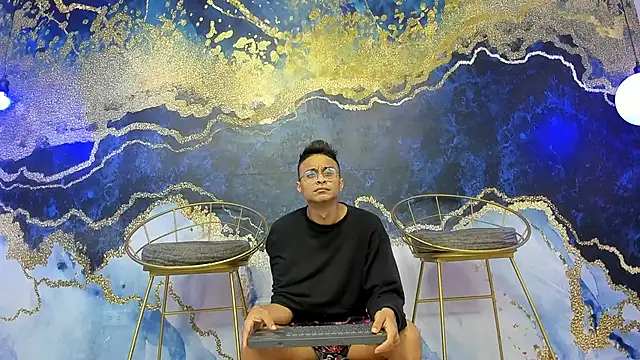 Juicy Creww online show from 11/01/25, 09:55