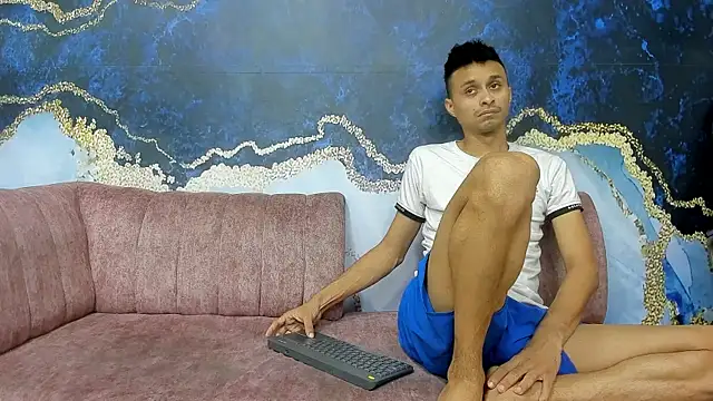 Juicy Creww online show from 11/04/25, 09:19