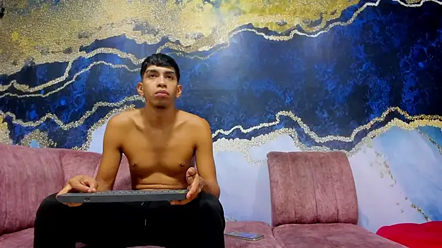 Juicy Creww online show from 11/07/25, 08:36