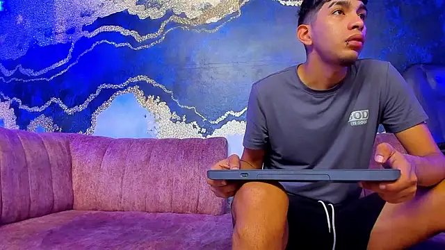 Juicy Creww online show from 11/10/25, 08:46