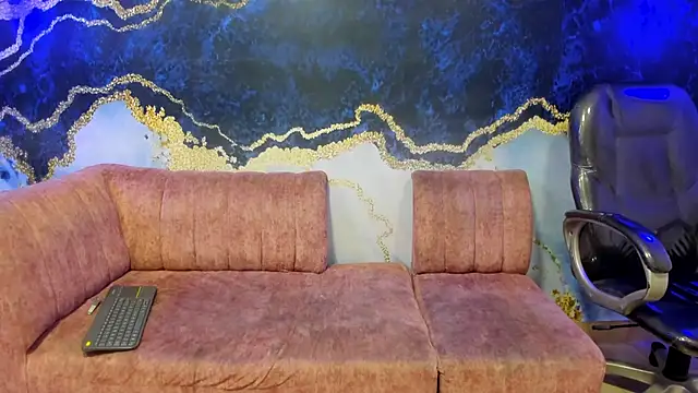 Juicy Creww online show from 11/15/25, 09:28