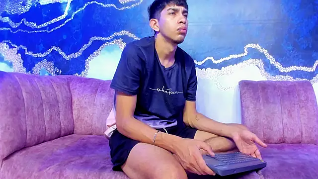 Juicy Creww online show from 11/18/25, 09:25