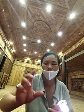 lily-00 online show from 10/11/25, 12:36