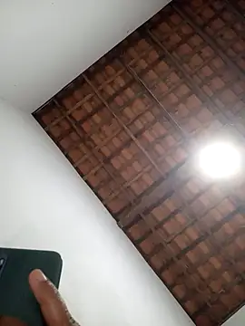 Snapshot of Milenvs chatting on 10/16/25, 04:46 Milenvs online show from 10/16/25, 04:46