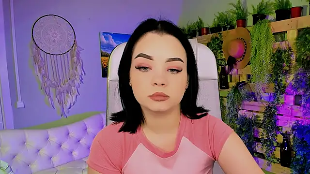 leslierowe  online show from 10/18/25, 04:41