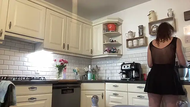 Snapshot of Ms_Noraa chatting on 12/03/25, 09:18 Ms Noraa online show from 12/03/25, 09:18