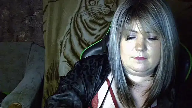 YuliiaSan online show from 10/17/25, 04:42