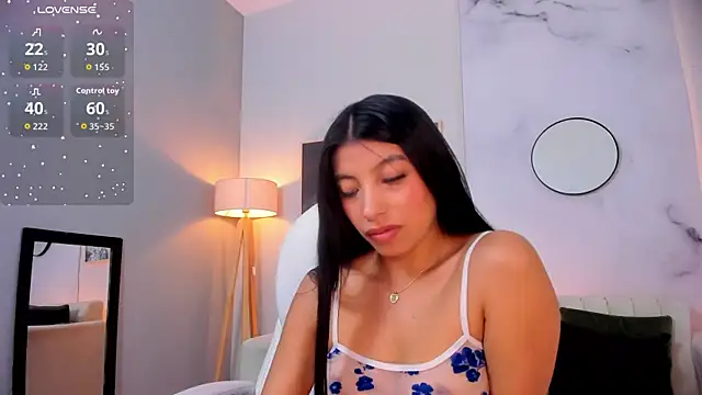 Tiffany Low online show from 11/12/25, 01:33