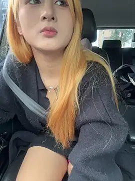 yuki june online show from 11/06/25, 08:59