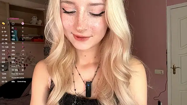 FridaAaberg online show from 11/14/25, 07:07