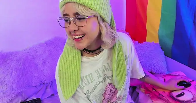 NekoWaifu online show from 10/08/25, 12:47