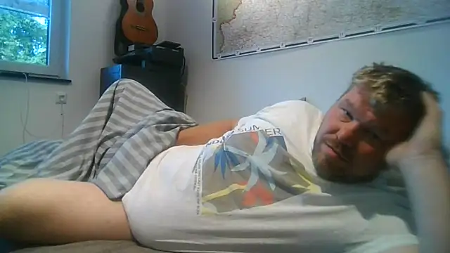 Snapshot of fetter_Daddy_Berlin chatting on 09/30/25, 06:40 fetter Daddy Berlin online show from 09/30/25, 06:40
