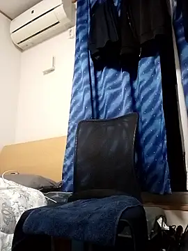 Snapshot of aa135777 chatting on 11/06/25, 12:50 aa135777 online show from 11/06/25, 12:50