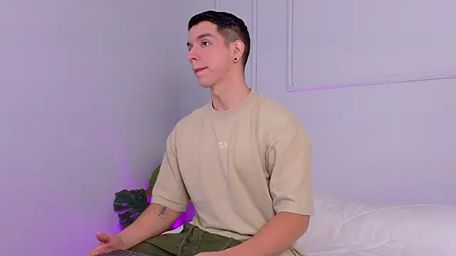 Snapshot of ZaneDawson chatting on 10/05/25, 01:09 ZaneDawson online show from 10/05/25, 01:09