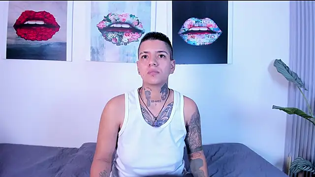 Girls inlove online show from 11/14/25, 11:53