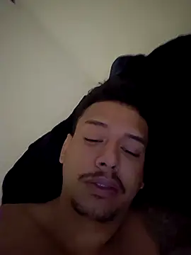 maicon9339 online show from 11/18/25, 06:23