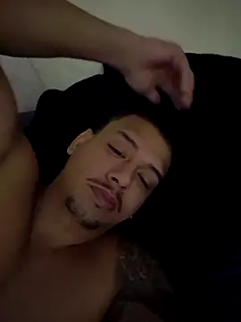 maicon9339 online show from 11/21/25, 02:32