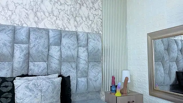 sofiagutierrez   online show from 10/06/25, 03:15