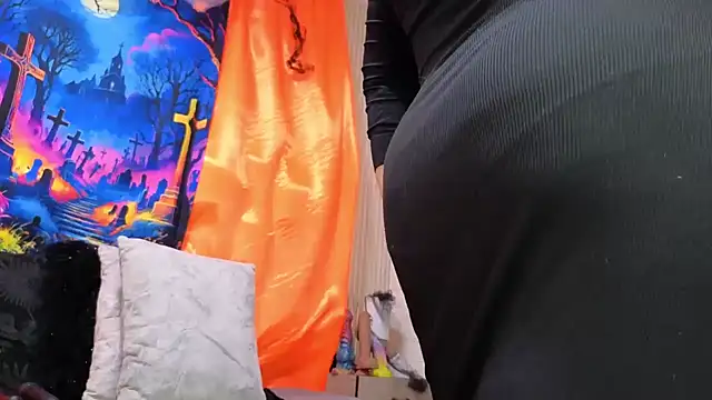 sofiagutierrez   online show from 10/11/25, 03:06