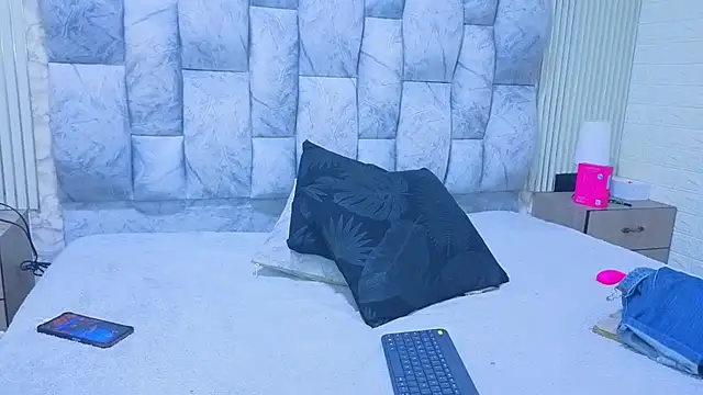 sofiagutierrez   online show from 11/09/25, 10:13