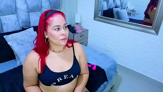 sofiagutierrez   online show from 11/11/25, 11:49