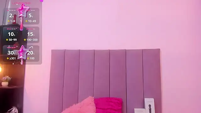 HoollyHendrix online show from 10/15/25, 08:09