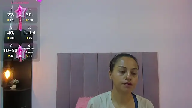 HoollyHendrix online show from 10/17/25, 08:11