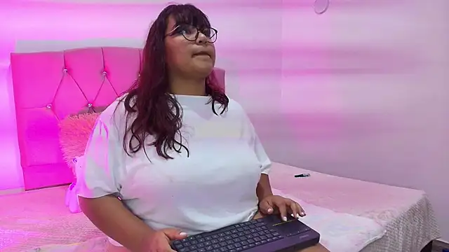 Snapshot of Ruby_Nooir chatting on 09/19/25, 12:34 Ruby Nooir online show from 09/19/25, 12:34