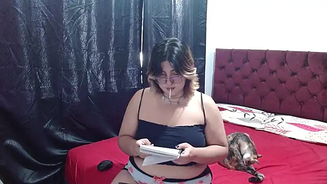 Snapshot of Roxy_f_w chatting on 09/18/25, 01:35 Roxy f w online show from 09/18/25, 01:35