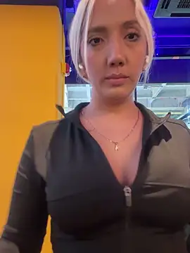 Snapshot of Isa_klein chatting on 10/08/25, 09:56 Isa klein online show from 10/08/25, 09:56