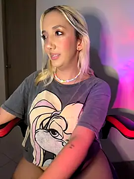 Snapshot of Isa_klein chatting on 10/12/25, 06:29 Isa klein online show from 10/12/25, 06:29