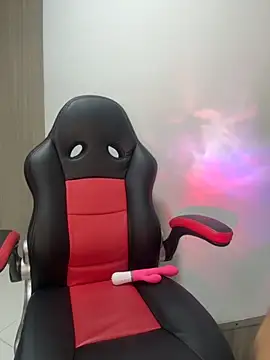 Snapshot of Isa_klein chatting on 11/05/25, 04:45 Isa klein online show from 11/05/25, 04:45