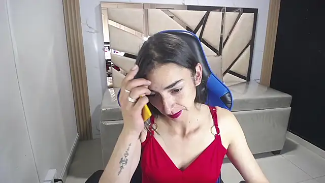 Maily a  online show from 11/06/25, 03:07