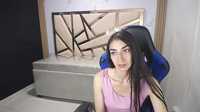 Maily a  online show from 11/16/25, 03:01