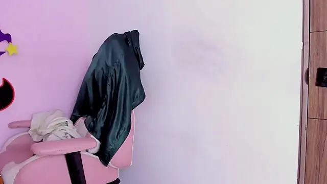 Yuni kim online show from 10/29/25, 01:24