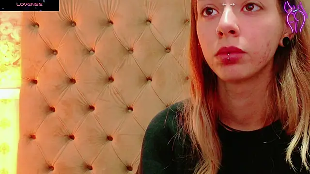 CoraVex online show from 10/17/25, 04:04