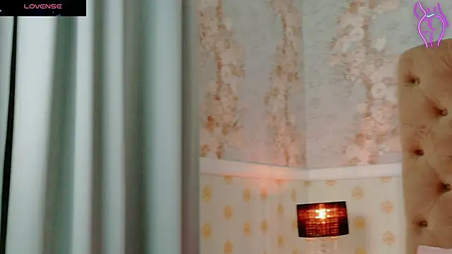 CoraVex online show from 10/20/25, 04:24