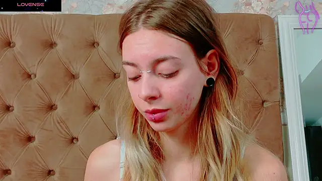 CoraVex online show from 10/21/25, 04:13