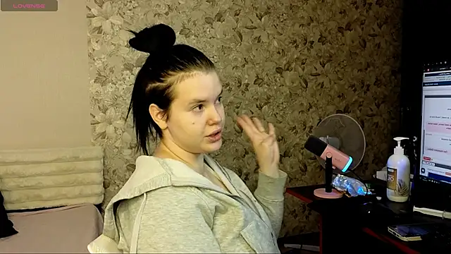 LoNik Tvvins online show from 10/15/25, 12:38