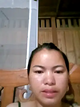 Snapshot of emly-xinh18 chatting on 09/16/25, 01:56 emly-xinh18 online show from 09/16/25, 01:56