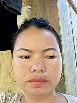 Snapshot of emly-xinh18 chatting on 09/17/25, 05:53 emly-xinh18 online show from 09/17/25, 05:53