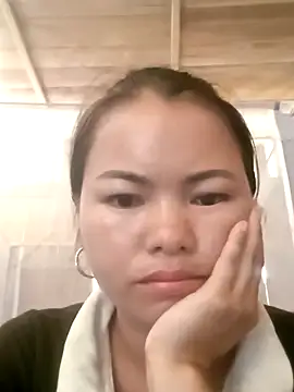 Snapshot of emly-xinh18 chatting on 09/23/25, 06:05 emly-xinh18 online show from 09/23/25, 06:05