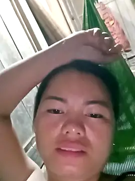 Snapshot of emly-xinh18 chatting on 09/24/25, 12:08 emly-xinh18 online show from 09/24/25, 12:08