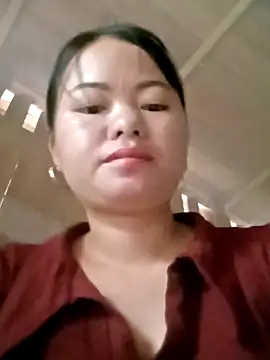 Snapshot of emly-xinh18 chatting on 10/01/25, 12:49 emly-xinh18 online show from 10/01/25, 12:49