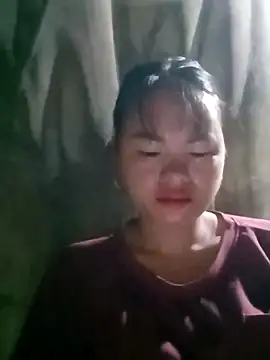 Snapshot of emly-xinh18 chatting on 10/02/25, 05:20 emly-xinh18 online show from 10/02/25, 05:20